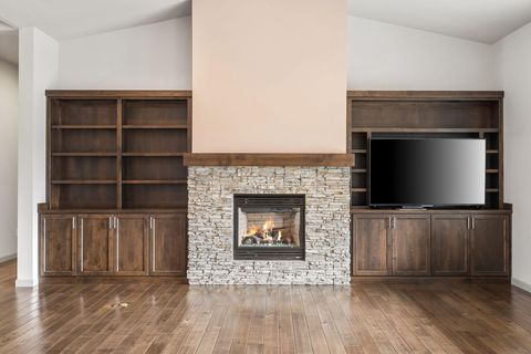 Tiny photo for 890 Cinnamon Teal Drive, Redmond, OR 97756 (MLS # 220215517)