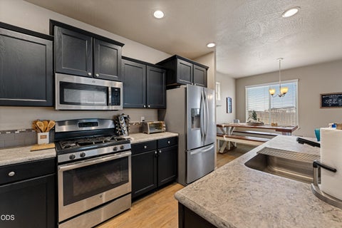 Tiny photo for 924 Pendleton Drive, Medford, OR 97501 (MLS # 220222634)