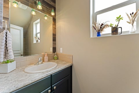 Tiny photo for 924 Pendleton Drive, Medford, OR 97501 (MLS # 220222634)