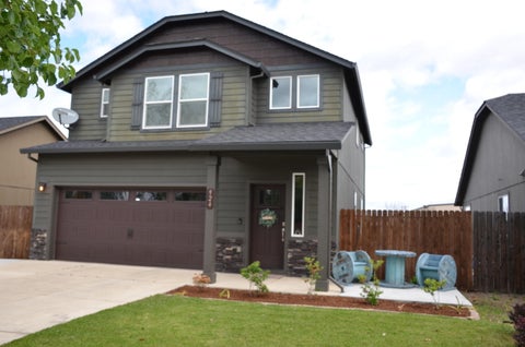 Tiny photo for 924 Pendleton Drive, Medford, OR 97501 (MLS # 220222634)