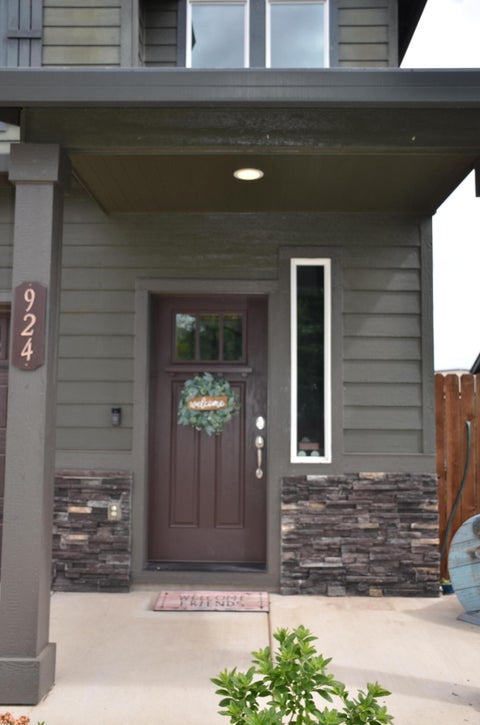 Tiny photo for 924 Pendleton Drive, Medford, OR 97501 (MLS # 220222634)
