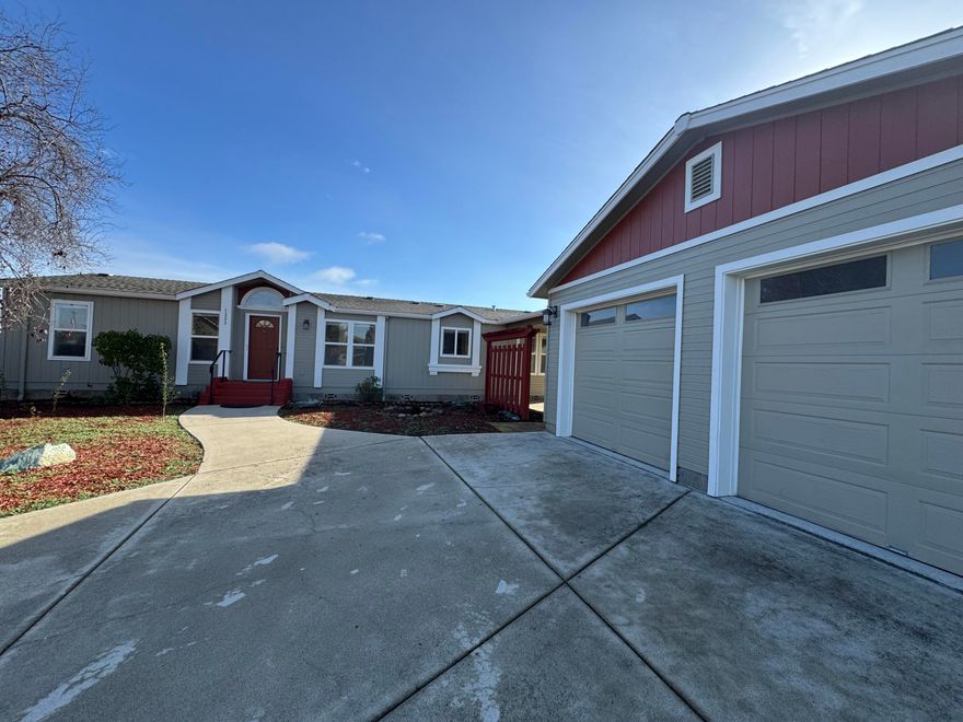 Welcome to this beautifully renovated single-level home in Southwest Medford! Tucked away on a quiet cul-de-sac, you'll love being close to schools, restaurants, and shopping... without the busy street traffic.
The low-maintenance landscaping makes life easy, and the large detached 2-car garage is a huge bonus also it is wired with 220 and connected to the house by a covered breezeway. Need space for a trailer or toys? You'll appreciate the gated RV parking!
Inside, the split floor plan offers great privacy with 3 bedrooms and 2 full baths. The bright galley kitchen features a cozy breakfast nook plus a dining area. Vaulted ceilings and a newer HVAC system keep the home light, airy, and comfortable year-round. You'll also love the convenience of indoor laundry.
This home has so much to offer! Don't miss your chance to see it! Schedule your tour today!