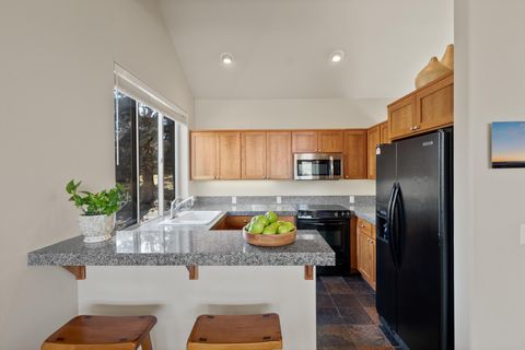 Tiny photo for 661 Sagebush Circle, Redmond, OR 97756 (MLS # 220215683)