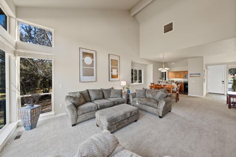 Tiny photo for 661 Sagebush Circle, Redmond, OR 97756 (MLS # 220215683)