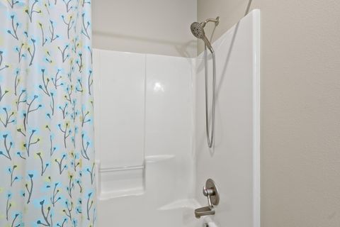 Tiny photo for 661 Sagebush Circle, Redmond, OR 97756 (MLS # 220215683)