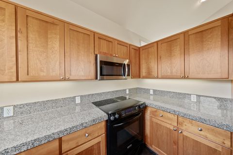 Tiny photo for 661 Sagebush Circle, Redmond, OR 97756 (MLS # 220215683)