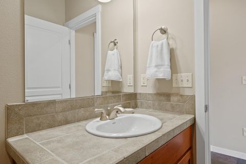 Tiny photo for 661 Sagebush Circle, Redmond, OR 97756 (MLS # 220215683)