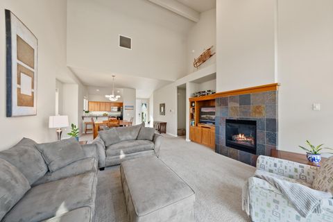 Tiny photo for 661 Sagebush Circle, Redmond, OR 97756 (MLS # 220215683)