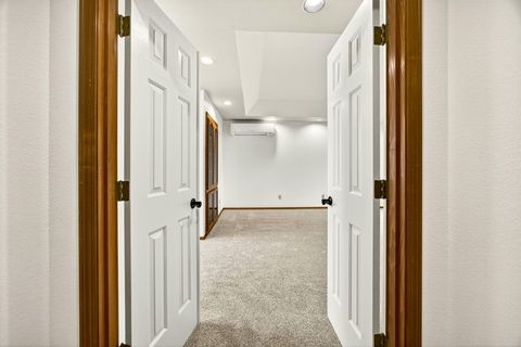 Tiny photo for 1876 Inglewood Drive, Medford, OR 97504 (MLS # 220210734)