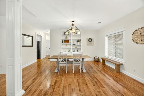 Tiny photo for 13 Portabello Way, Eagle Point, OR 97524 (MLS # 220212120)