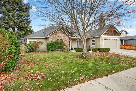 Tiny photo for 13 Portabello Way, Eagle Point, OR 97524 (MLS # 220212120)
