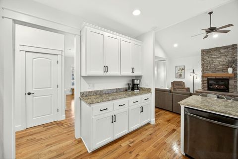 Tiny photo for 13 Portabello Way, Eagle Point, OR 97524 (MLS # 220212120)