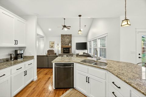 Tiny photo for 13 Portabello Way, Eagle Point, OR 97524 (MLS # 220212120)