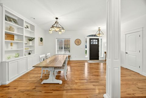 Tiny photo for 13 Portabello Way, Eagle Point, OR 97524 (MLS # 220212120)