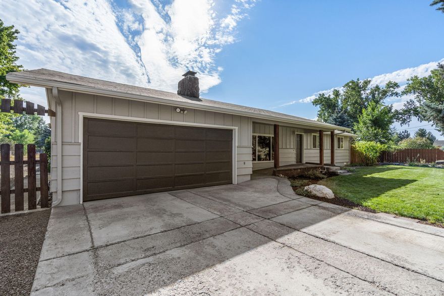 Great Home located close to town on 1 acre w/irrigation. 3 bedroom, 2 bath, vaulted ceiling, sunken living room and a large kitchen with lots of cabinets. Step outside on a beautifully stamped concrete covered patio. This is an entertainers dream backyard. Nice fenced garden area, fire pit, chicken coop and firewood storage. Large shop with a guestroom attached.