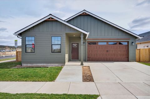 Photo of 738 NE Trestle Street, Prineville, OR 97754 (MLS # 220216845)
