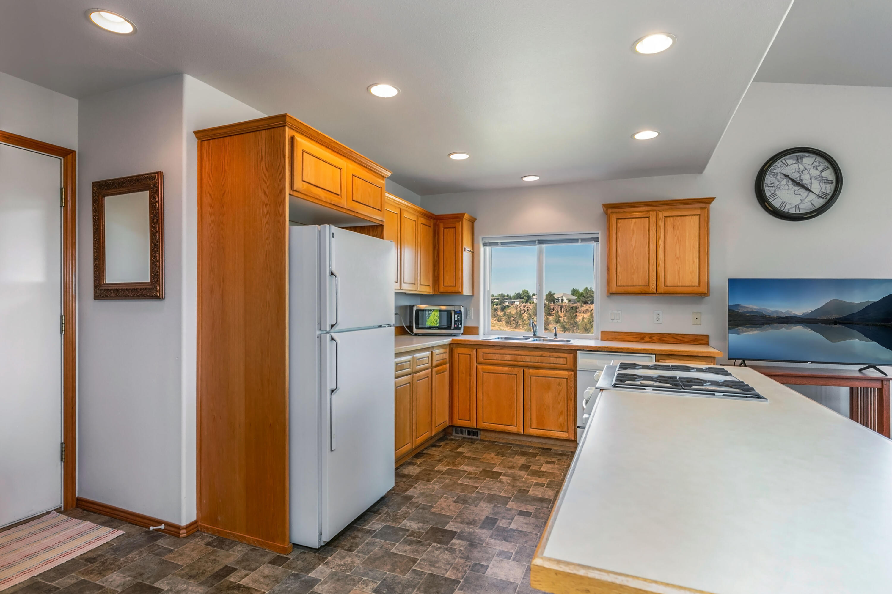 1027 NW Larch Court