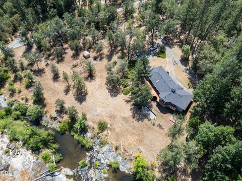 Photo of 11178 E Evans Creek Road, Rogue River, OR 97537 (MLS # 220224840)