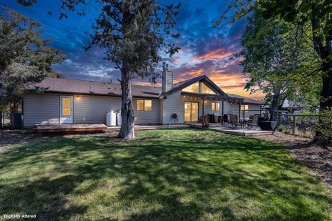 Photo of 4050 SW Highland Avenue, Redmond, OR 97756 (MLS # 220221734)
