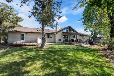 Tiny photo for 4050 SW Highland Avenue, Redmond, OR 97756 (MLS # 220221734)