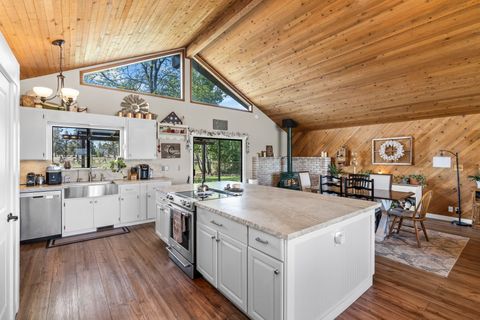 Tiny photo for 4050 SW Highland Avenue, Redmond, OR 97756 (MLS # 220221734)