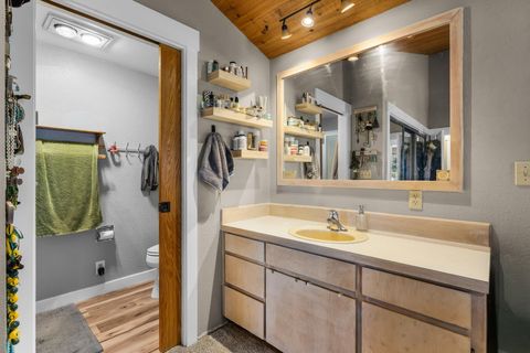 Tiny photo for 4050 SW Highland Avenue, Redmond, OR 97756 (MLS # 220221734)