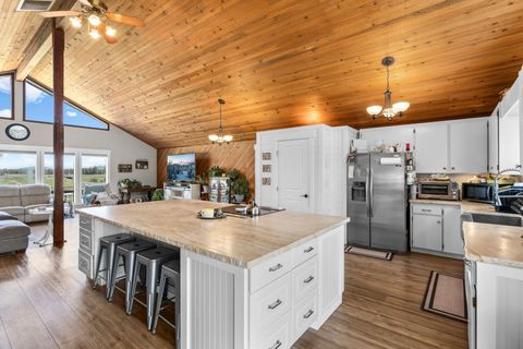 Tiny photo for 4050 SW Highland Avenue, Redmond, OR 97756 (MLS # 220221734)