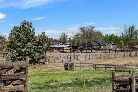 Tiny photo for 4050 SW Highland Avenue, Redmond, OR 97756 (MLS # 220221734)
