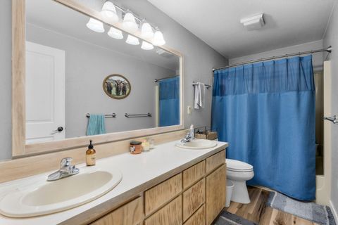 Tiny photo for 4050 SW Highland Avenue, Redmond, OR 97756 (MLS # 220221734)
