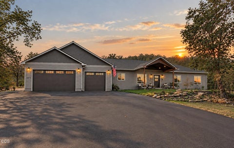 Photo of 4873 Old Stage Road, Central Point, OR 97502 (MLS # 220228798)
