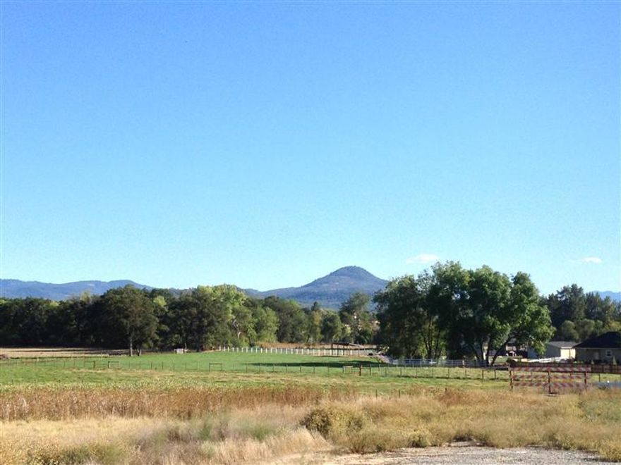 Large build-able lot(s) near the Eagle Point Golf Course. Beautiful views of the surrounding mountains, including Mt. McLoughlin and Mt. Ashland. build your own custom home in the Hidden Valley Estates community. City zoning allows for Accessory Dwelling Units (ADU's). Minimum home build - 1600 Sq.Ft.