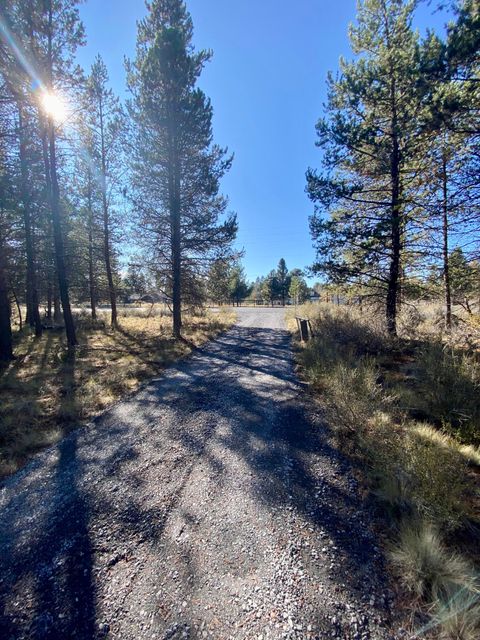 Tiny photo for 54896 Huntington Road, Bend, OR 97707 (MLS # 220210618)