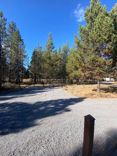 Tiny photo for 54896 Huntington Road, Bend, OR 97707 (MLS # 220210618)