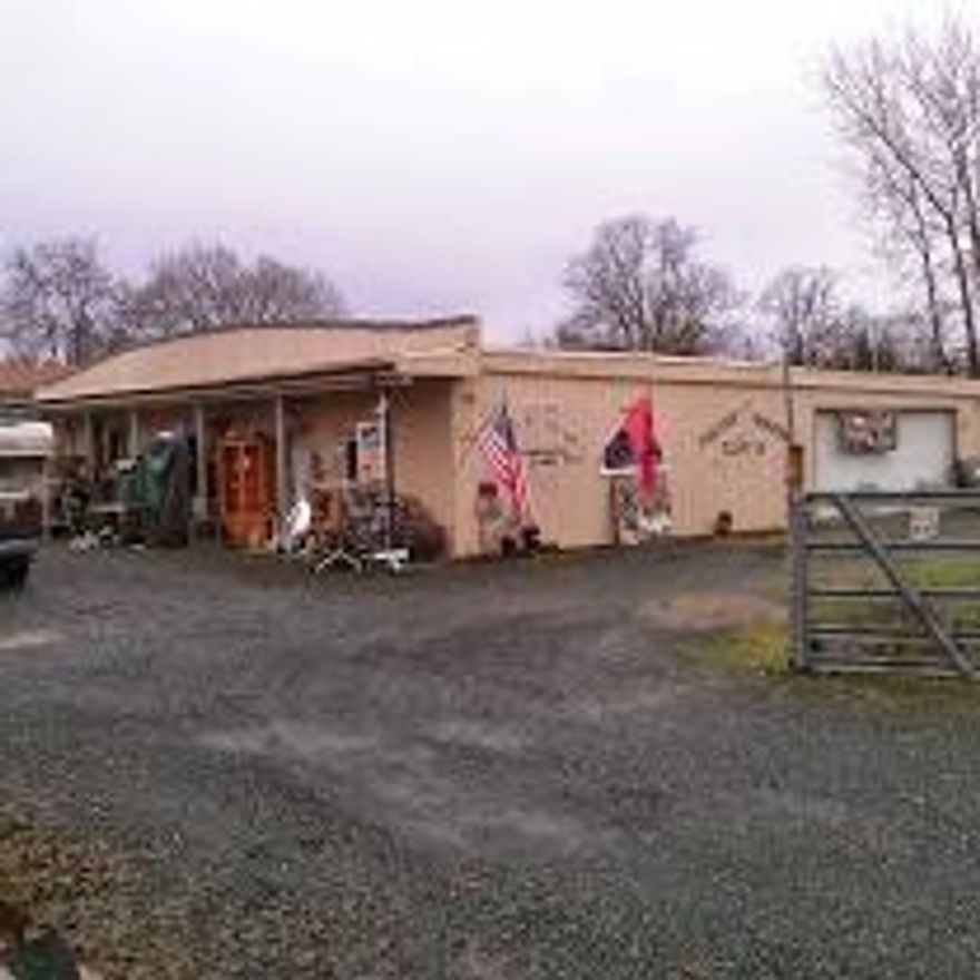 Currently rented commercial property in Merlin. Great for an owner/occupied business opportunity or the investor. Located in the center of Merlin less than a block off Merlin Road it features easy access from I-5. Space is easily devisable with two separate entrances and restrooms. This property is priced to sell.