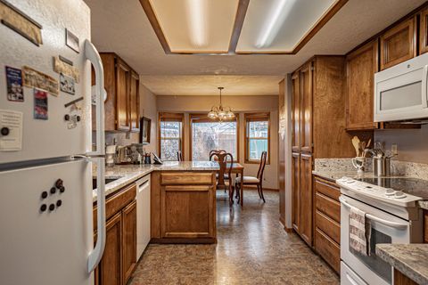 Tiny photo for 2388 Temple Drive, Medford, OR 97504 (MLS # 220213875)