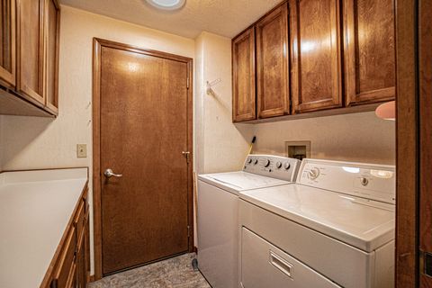 Tiny photo for 2388 Temple Drive, Medford, OR 97504 (MLS # 220213875)