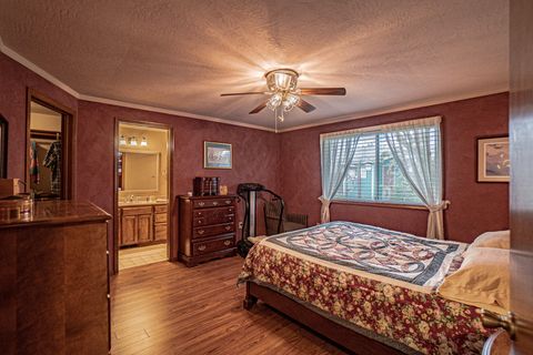 Tiny photo for 2388 Temple Drive, Medford, OR 97504 (MLS # 220213875)