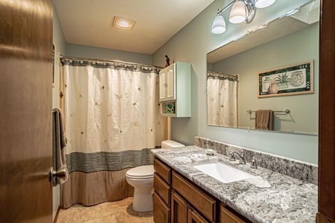 Tiny photo for 2388 Temple Drive, Medford, OR 97504 (MLS # 220213875)