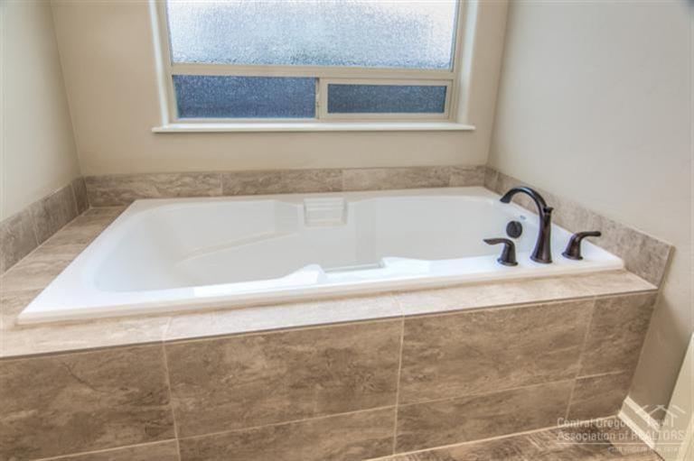 Lava Ridges - Residential