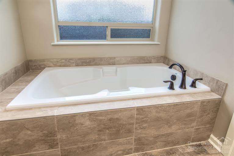 Lava Ridges - Residential