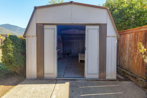 Tiny photo for 2203 NW Juliet Lane, Grants Pass, OR 97526 (MLS # 220210826)