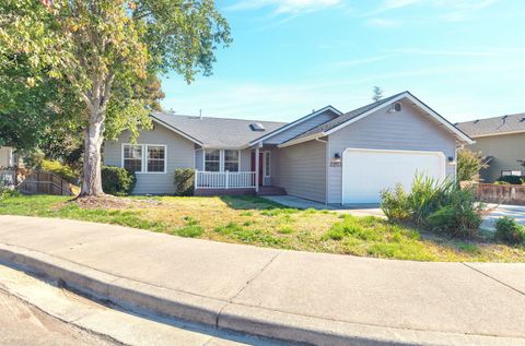 Tiny photo for 2203 NW Juliet Lane, Grants Pass, OR 97526 (MLS # 220210826)