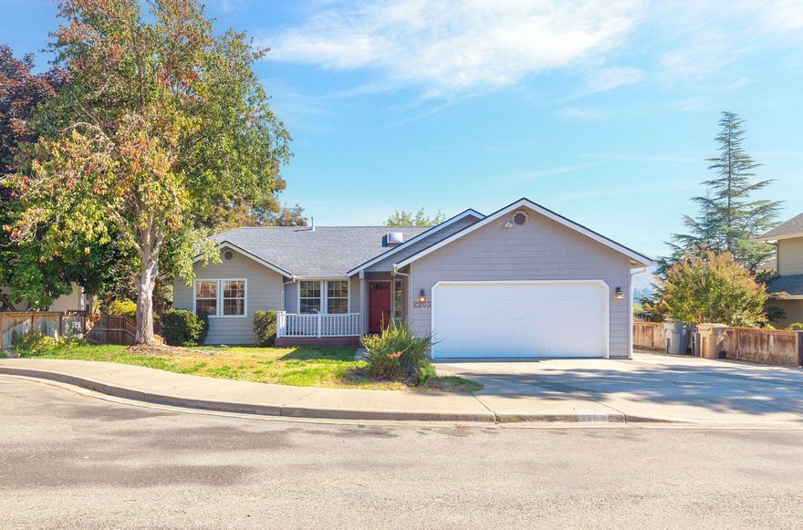 Spacious 3 bedroom, 3 Full baths 2767 Sqft Featuring A Large Bonus Room With Full Bathroom Downstairs Perfect For 2 Family Set Up! Hickory Hardwood Floors, Granite CounterTops, Vaulted Ceilings, Fireplace, Inside Laundry, Ample Sized Master Bedroom With Dual Vanity Sinks,  
Lots Of Storage & Closets. New Garage Door, Covered Deck, Huge Backyard, Storage Shed, All On A Private Cul-De-Sac. This Beautiful Home Is Turnkey & Awaits It's Newer Owner! All Information Deemed Reliable, But Not Guaranteed, Buyer's Due Diligence!