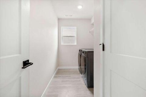 Tiny photo for 21512 SE Etna Place, Bend, OR 97702 (MLS # 220217352)