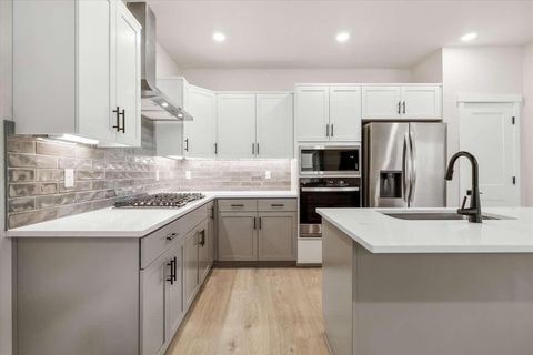 Tiny photo for 21512 SE Etna Place, Bend, OR 97702 (MLS # 220217352)