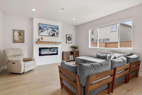 Tiny photo for 21512 SE Etna Place, Bend, OR 97702 (MLS # 220217352)