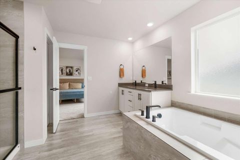 Tiny photo for 21512 SE Etna Place, Bend, OR 97702 (MLS # 220217352)