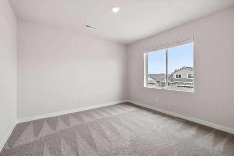 Tiny photo for 21512 SE Etna Place, Bend, OR 97702 (MLS # 220217352)