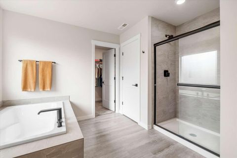 Tiny photo for 21512 SE Etna Place, Bend, OR 97702 (MLS # 220217352)