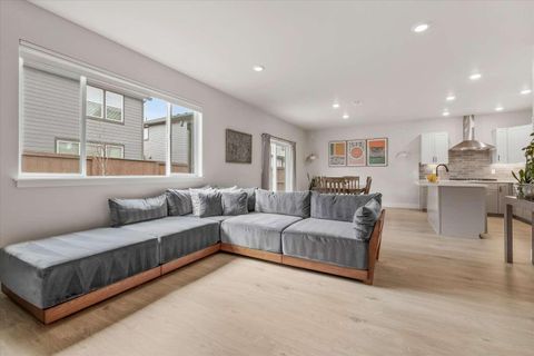 Tiny photo for 21512 SE Etna Place, Bend, OR 97702 (MLS # 220217352)